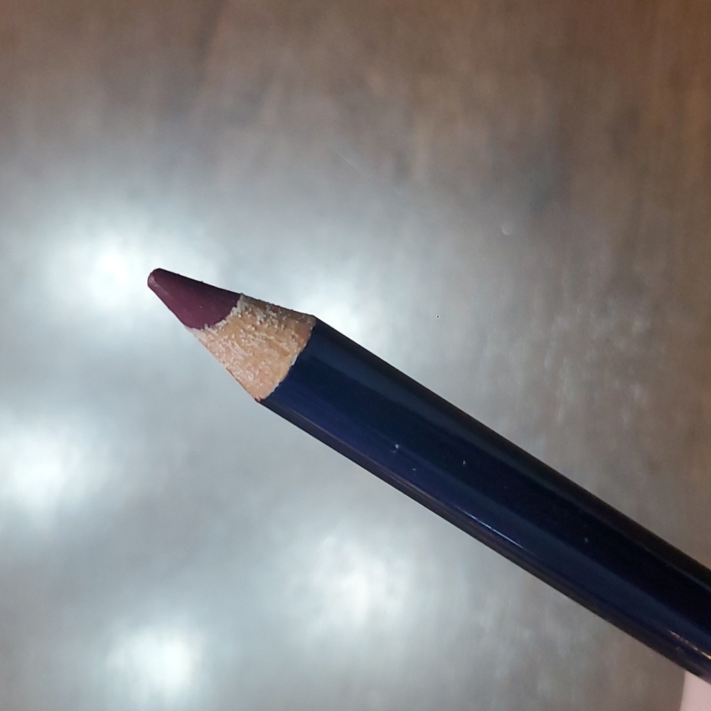 New Estee Lauder lip liner